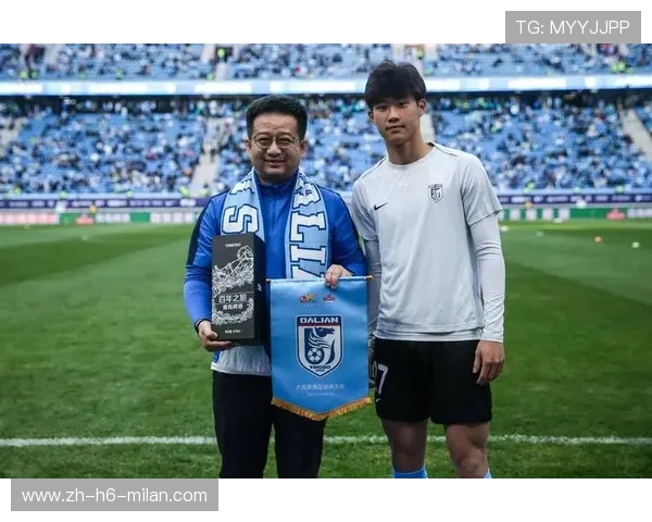 大连英博神奇三连扑李昊成门线奇兵：足球场上的奇迹瞬间